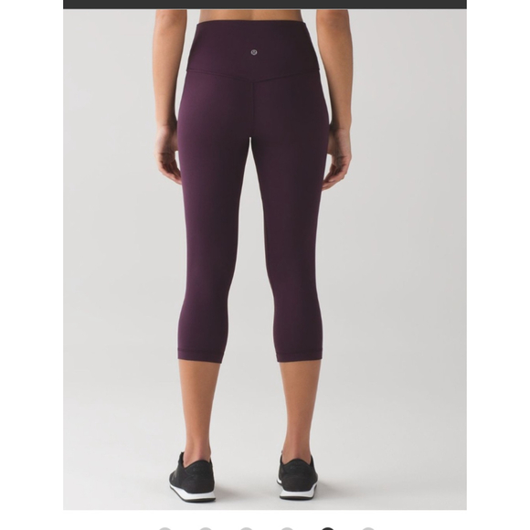 Women's Lululemon Align Crop Capris Size 4 Cherry Black - Picture 5 of 9